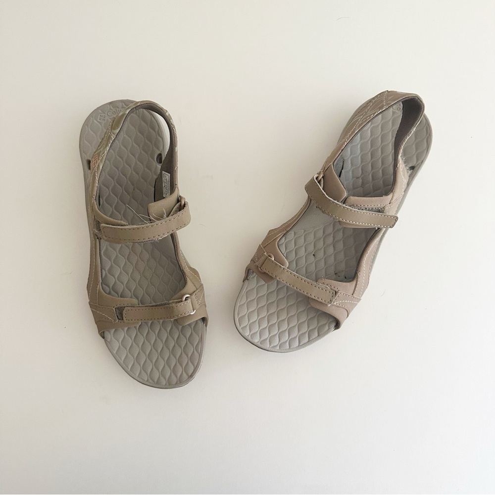 Columbia Tan water drainable Sunlight Vent sandals